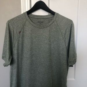 RHONE Reign short sleeve T shirt. Size large.